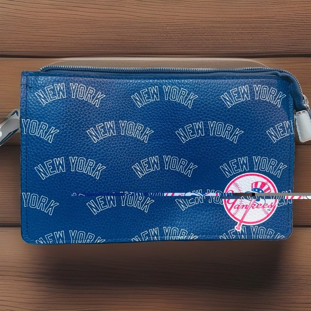 New York Yankees Victory Wallet Wristlet Zip Bag Pouch Keychain Baseball Sports